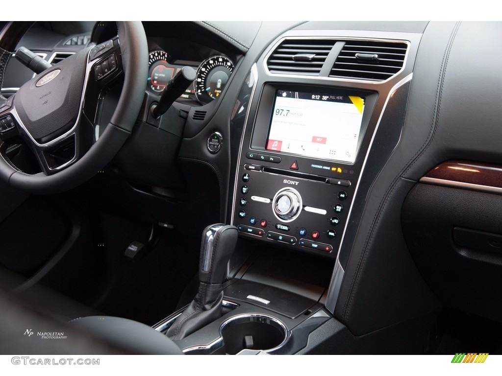 2017 Explorer Platinum 4WD - White Platinum / Ebony Black photo #12