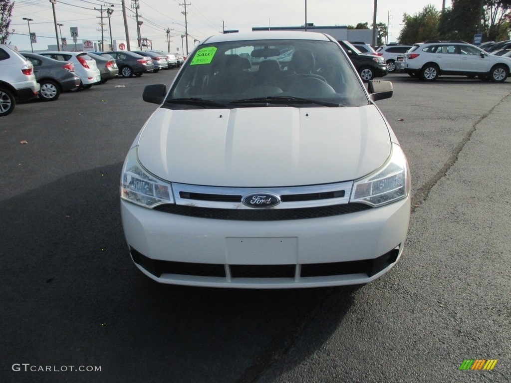 2010 Focus SE Sedan - White Suede / Charcoal Black photo #3