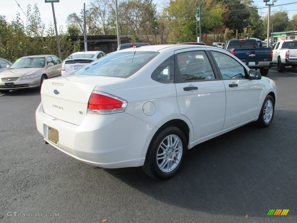2010 Focus SE Sedan - White Suede / Charcoal Black photo #6