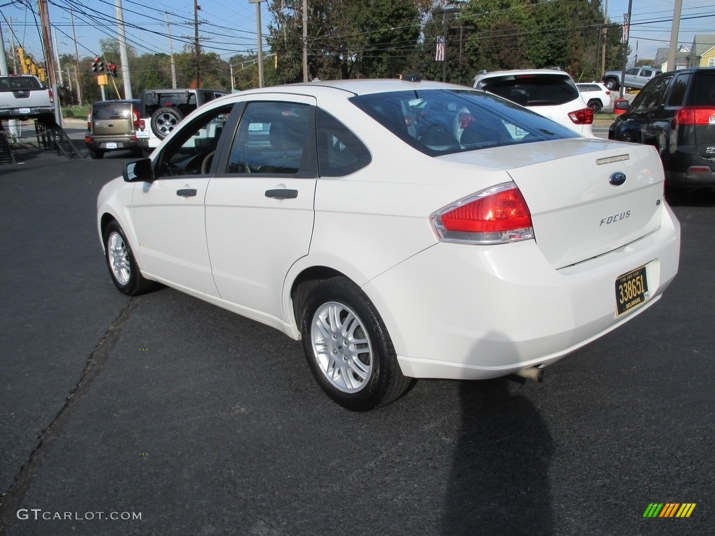 2010 Focus SE Sedan - White Suede / Charcoal Black photo #8