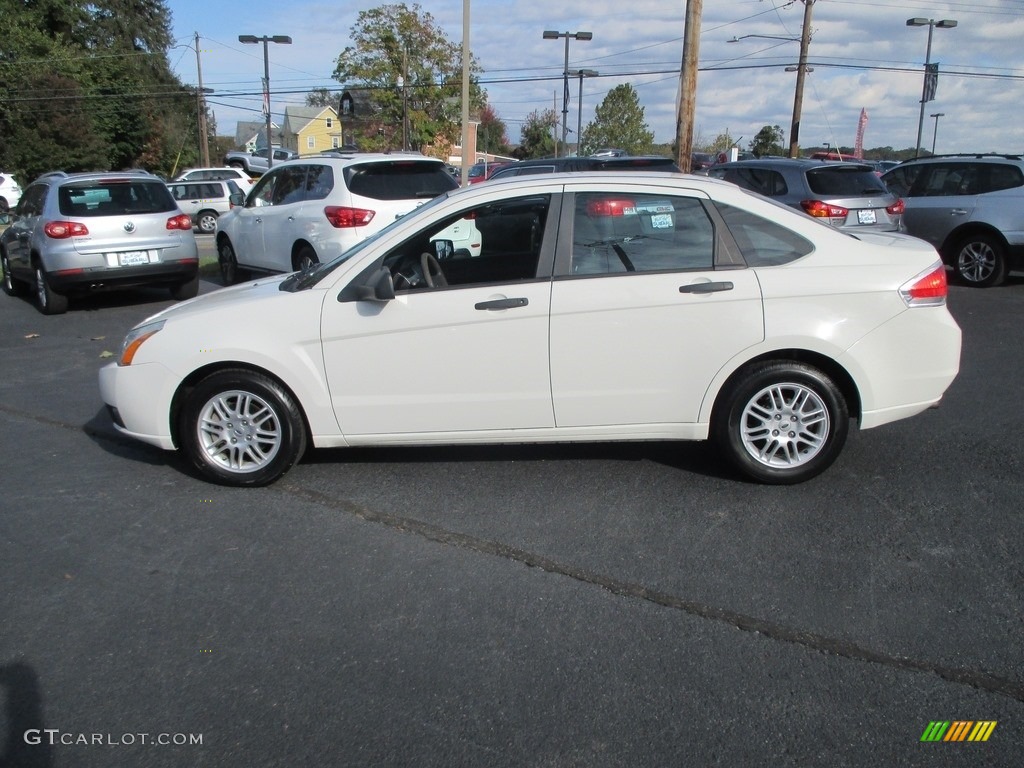 2010 Focus SE Sedan - White Suede / Charcoal Black photo #9