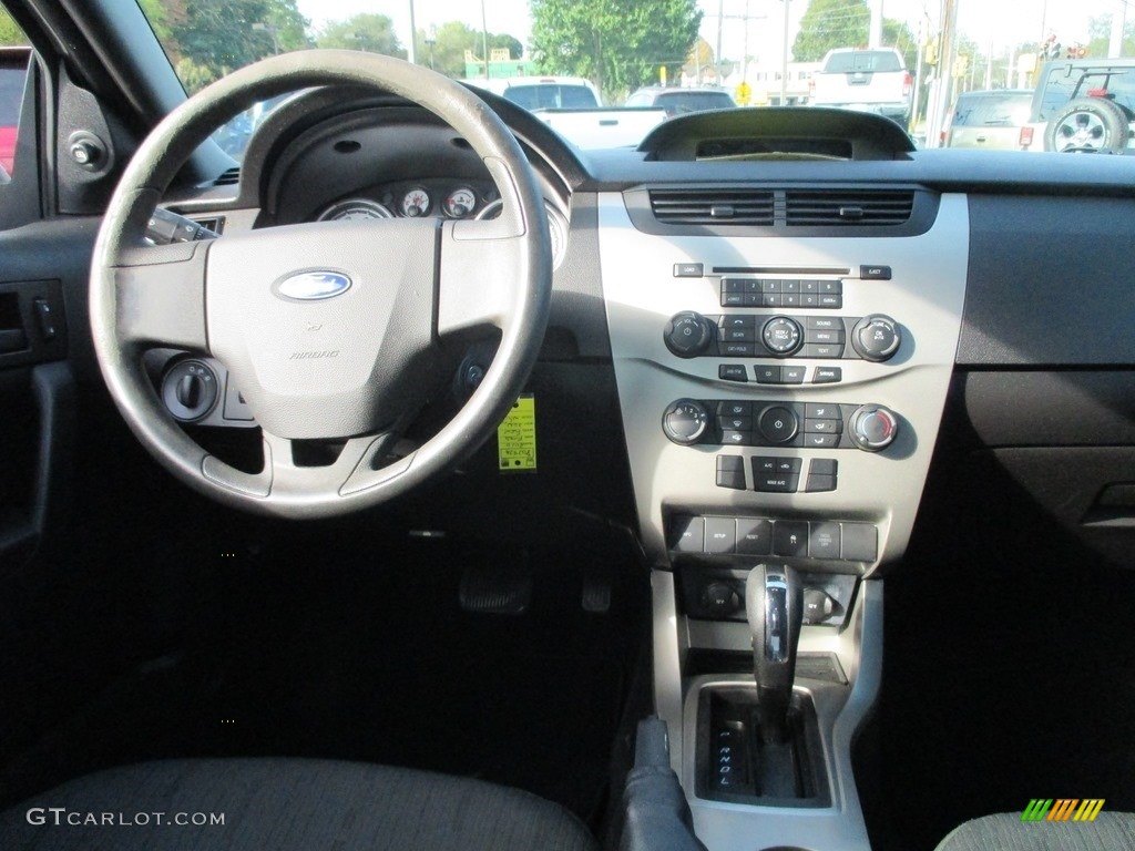 2010 Focus SE Sedan - White Suede / Charcoal Black photo #10
