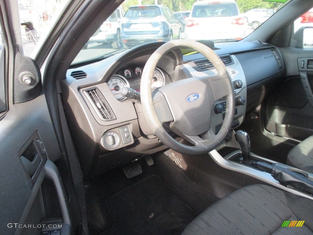 2010 Focus SE Sedan - White Suede / Charcoal Black photo #11