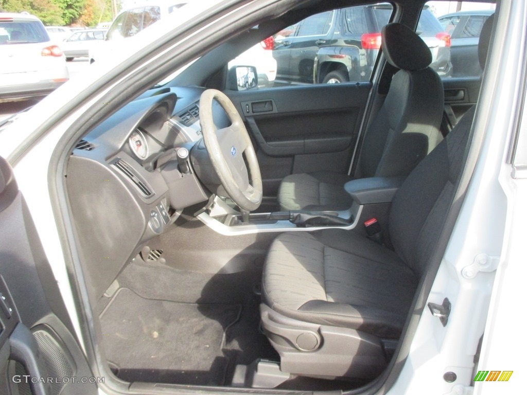 2010 Focus SE Sedan - White Suede / Charcoal Black photo #12