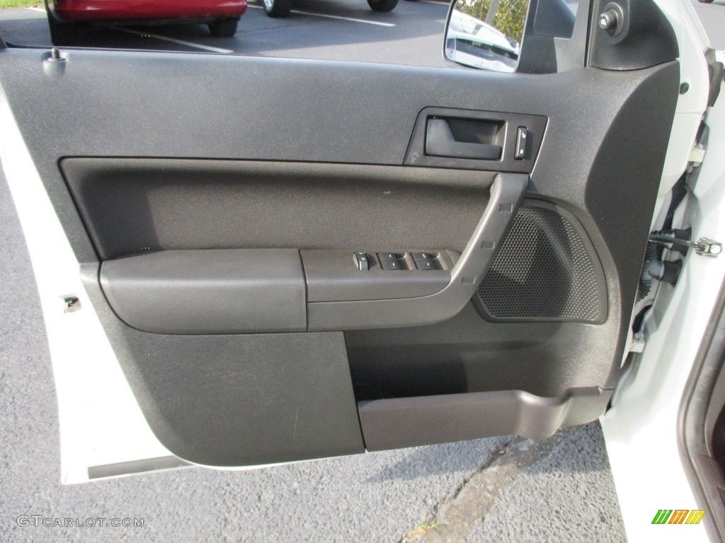 2010 Focus SE Sedan - White Suede / Charcoal Black photo #13