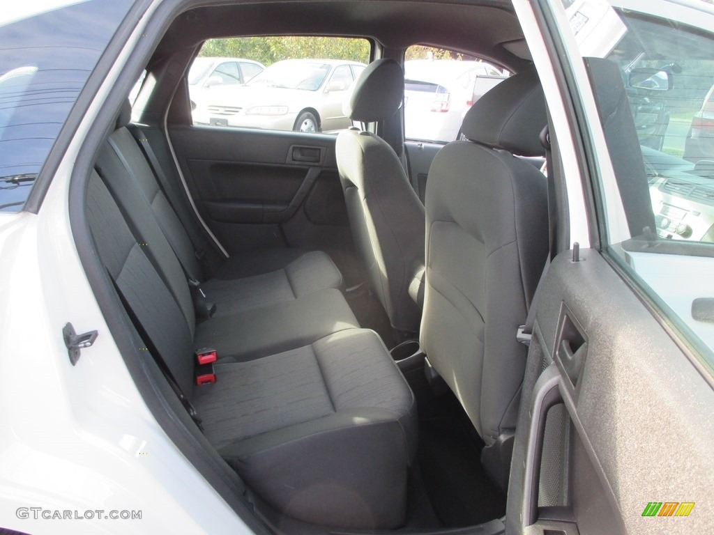 2010 Focus SE Sedan - White Suede / Charcoal Black photo #18