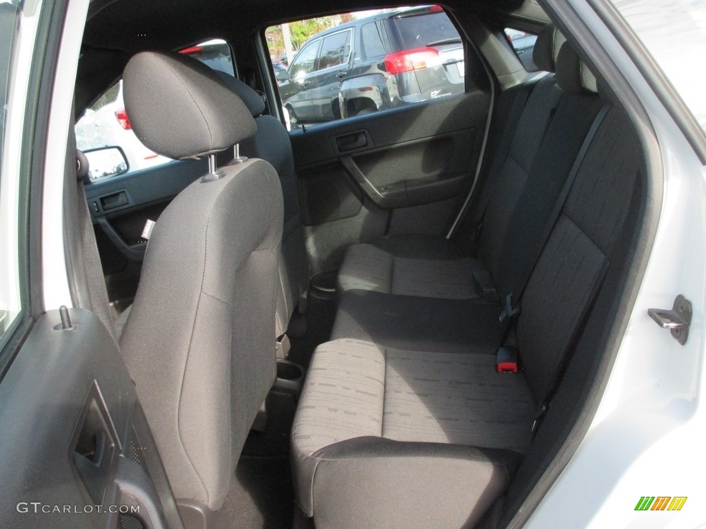 2010 Focus SE Sedan - White Suede / Charcoal Black photo #19