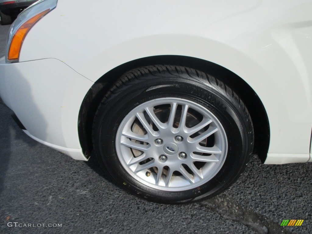 2010 Focus SE Sedan - White Suede / Charcoal Black photo #20