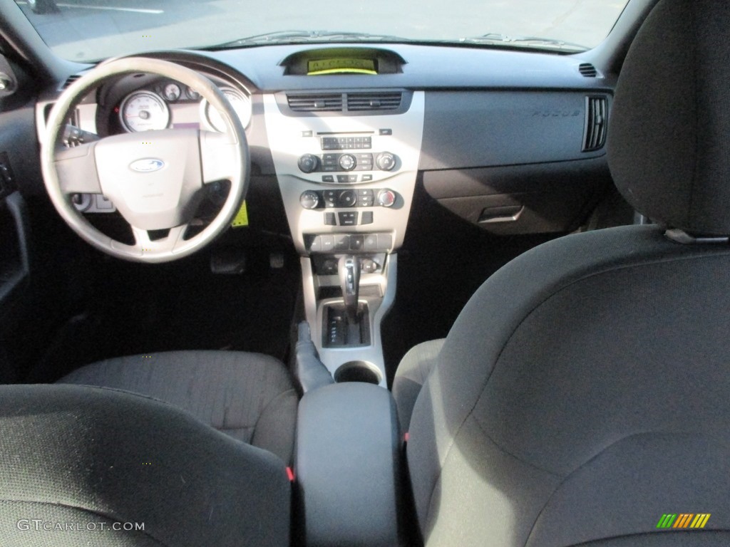 2010 Focus SE Sedan - White Suede / Charcoal Black photo #22