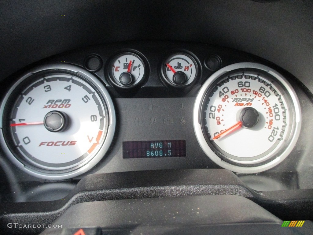 2010 Focus SE Sedan - White Suede / Charcoal Black photo #25