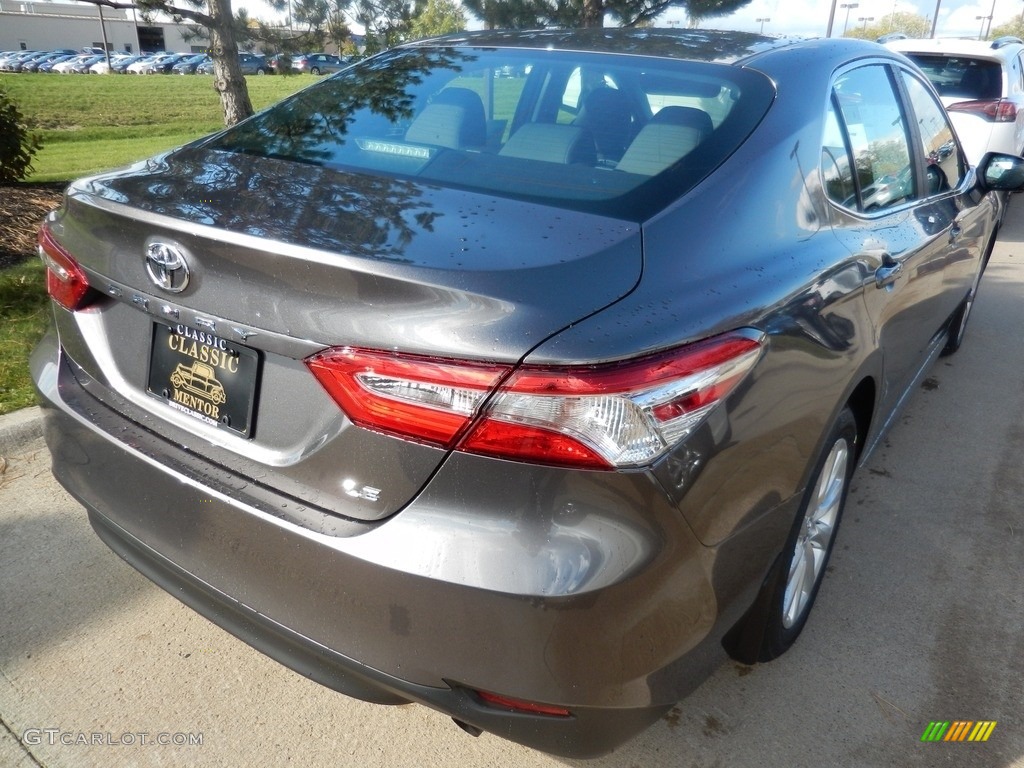 2018 Camry LE - Predawn Gray Mica / Ash photo #2