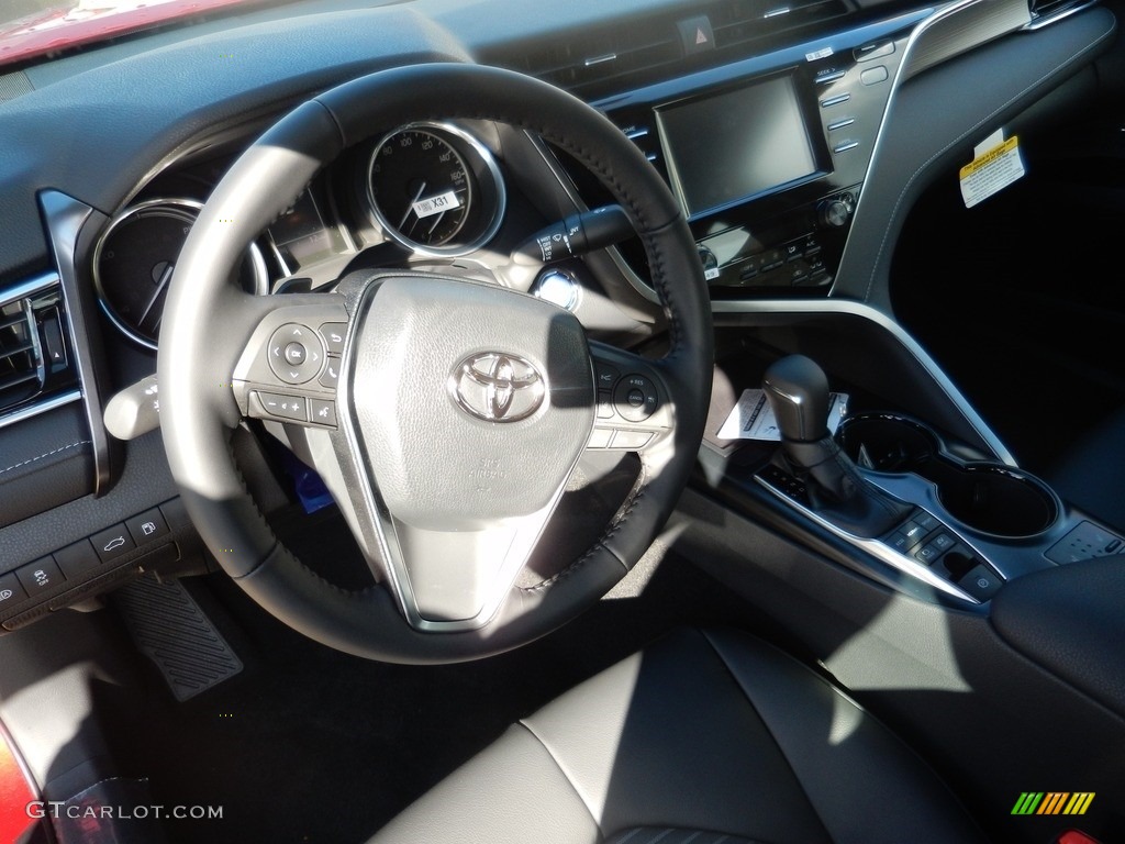 2018 Camry Hybrid SE - Ruby Flare Pearl / Black photo #4