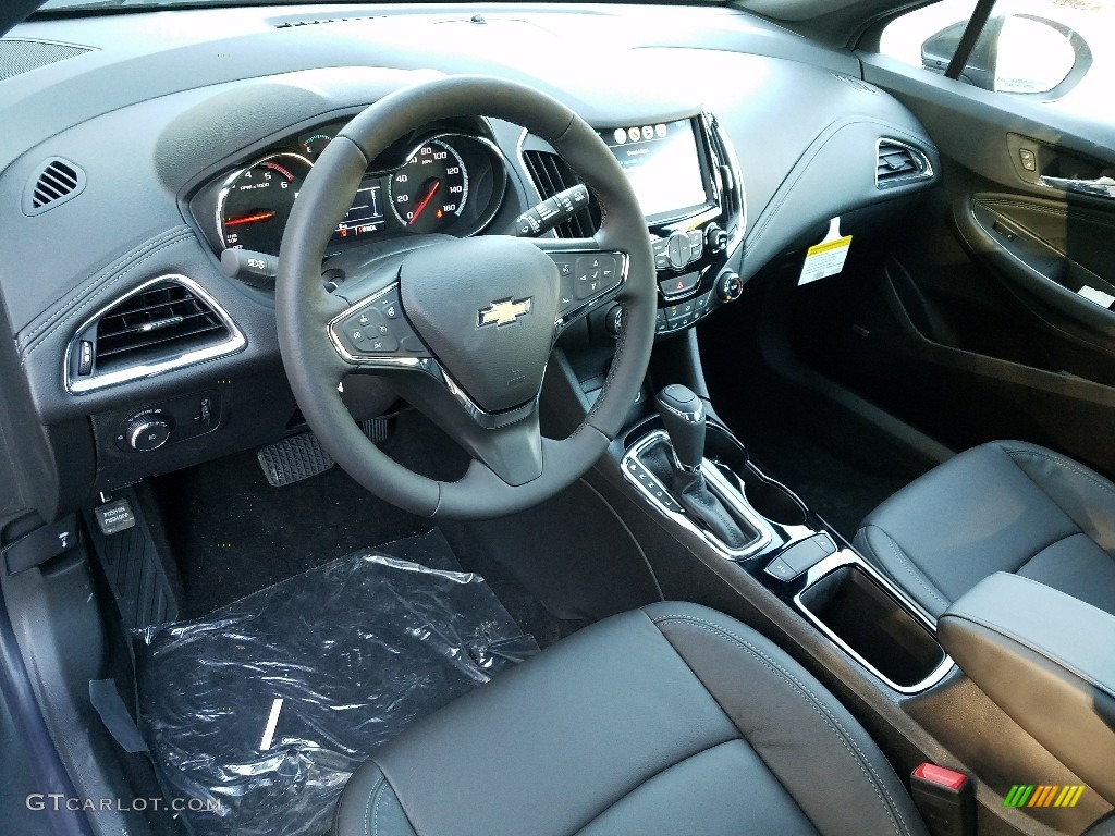 Jet Black Interior 2018 Chevrolet Cruze LT Hatchback Photo #123537229