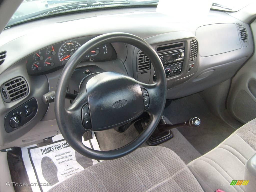 1998 F150 Regular Cab - Woodland Green Metallic / Medium Graphite photo #16