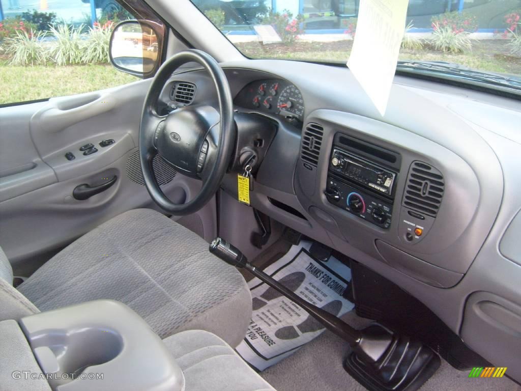 1998 F150 Regular Cab - Woodland Green Metallic / Medium Graphite photo #17