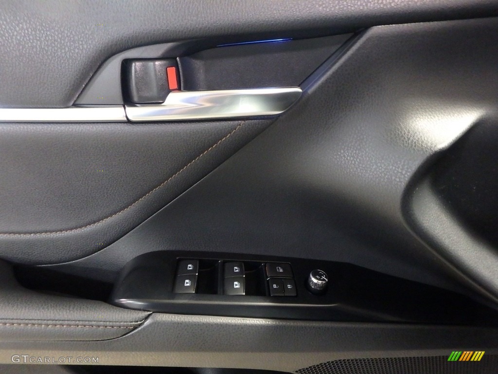 2018 Camry XLE - Celestial Silver Metallic / Black photo #9