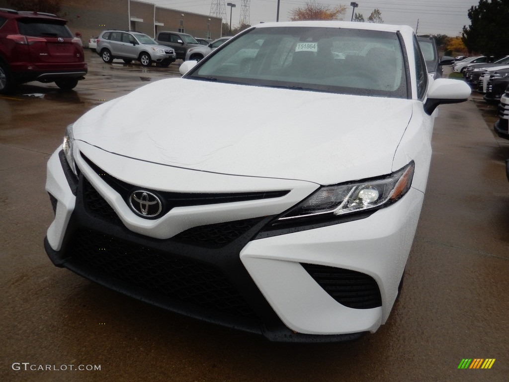 2018 Camry SE - Super White / Black photo #1