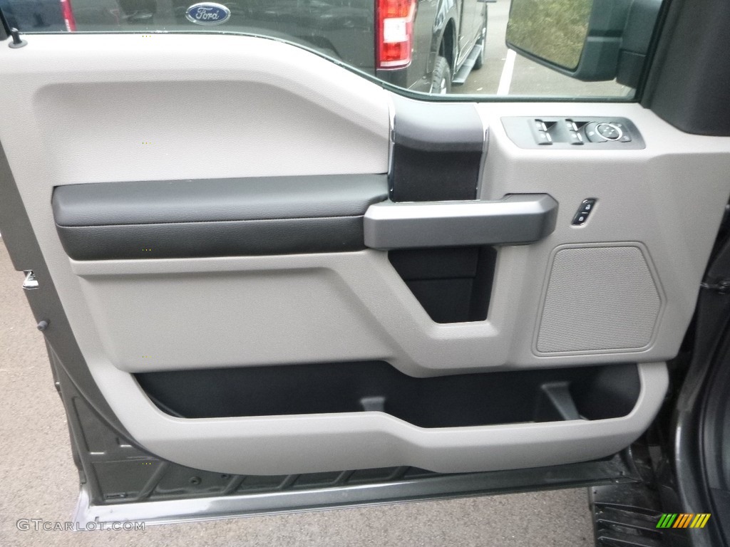 2018 Ford F150 XLT SuperCrew 4x4 Earth Gray Door Panel Photo #123565894