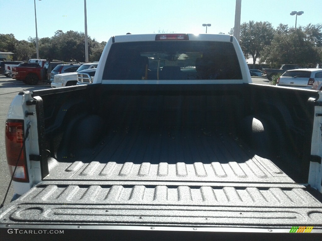 2018 1500 Express Crew Cab - Bright White / Black/Diesel Gray photo #19