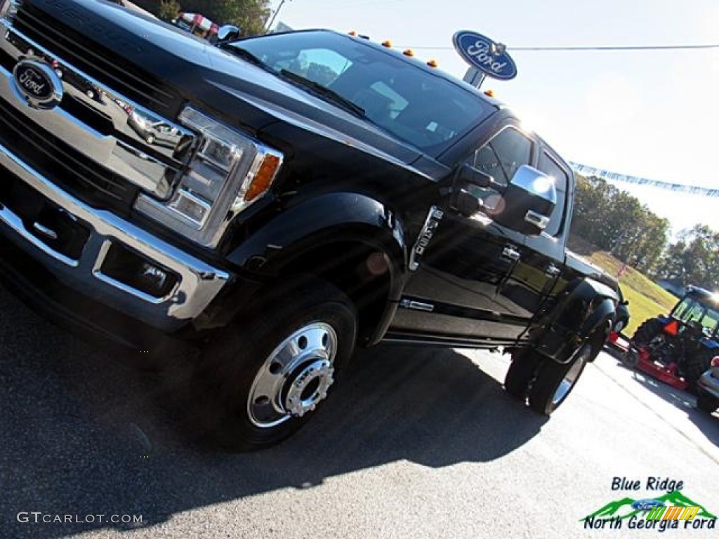 2017 F450 Super Duty King Ranch Crew Cab 4x4 - Shadow Black / King Ranch Java photo #33
