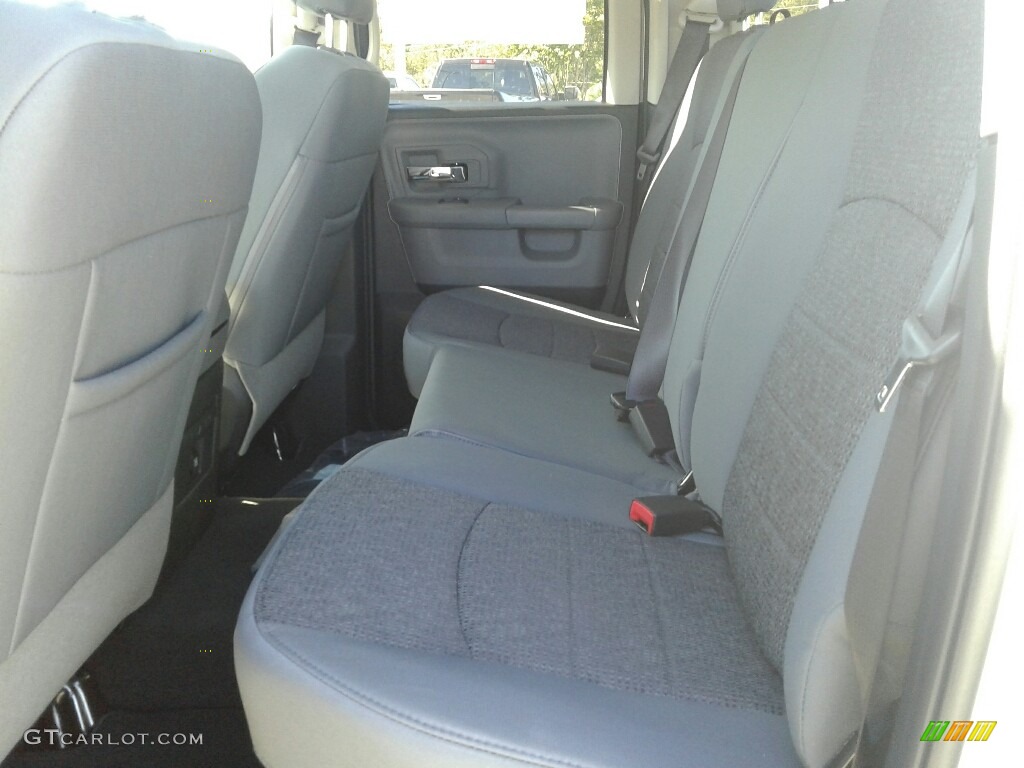 2018 1500 Big Horn Crew Cab - Bright Silver Metallic / Black/Diesel Gray photo #10
