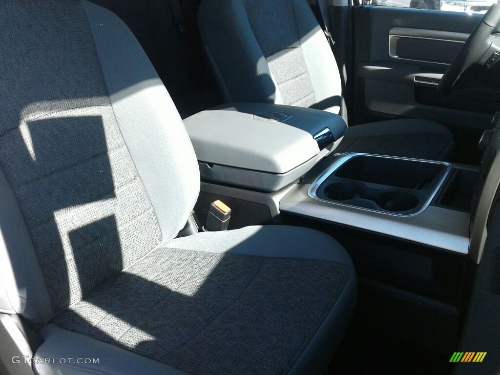 2018 1500 Big Horn Crew Cab - Bright Silver Metallic / Black/Diesel Gray photo #12