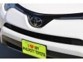 Super White - RAV4 XLE Photo No. 3