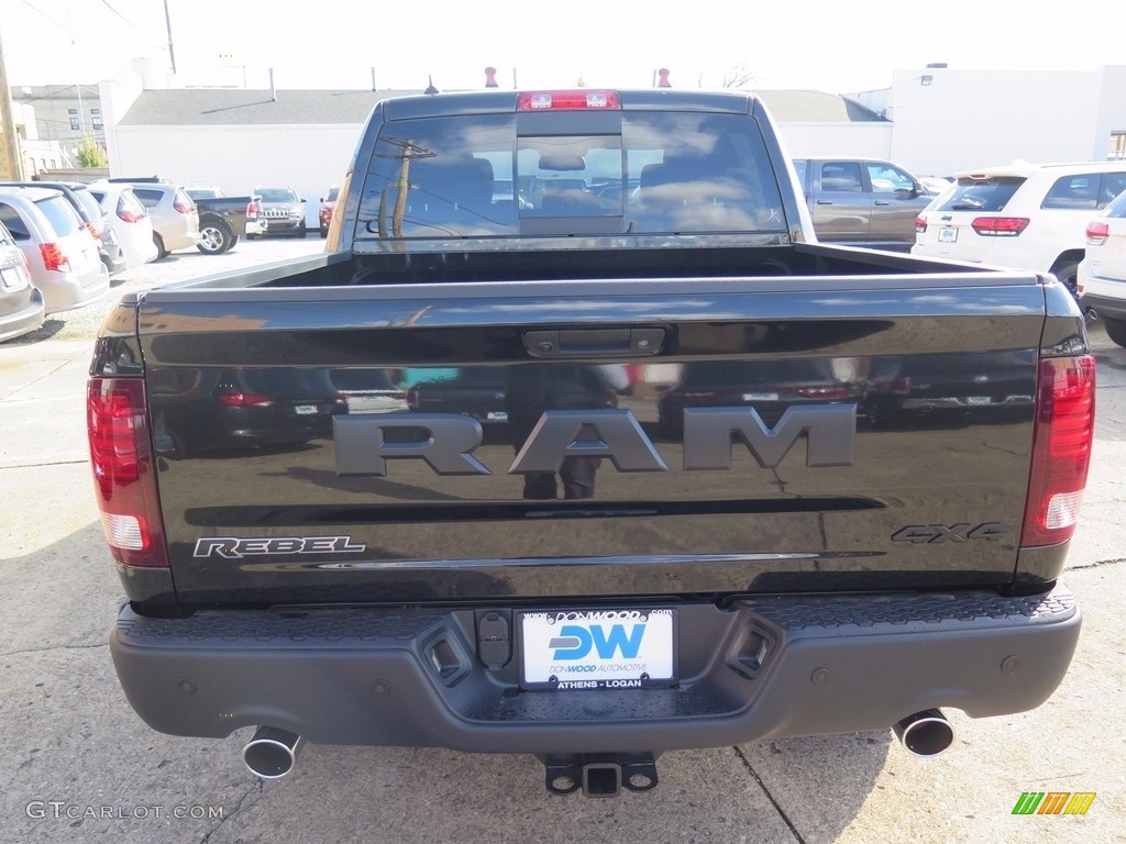 2018 1500 Rebel Crew Cab 4x4 - Brilliant Black Crystal Pearl / Black photo #6