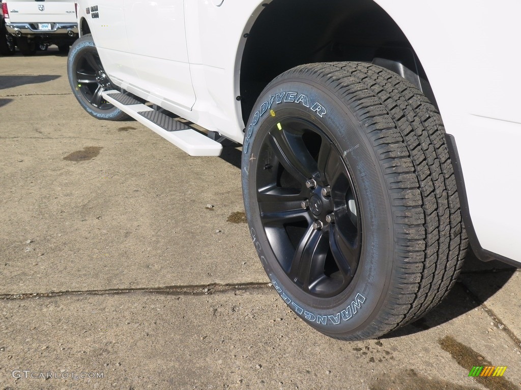 2018 1500 Night Crew Cab 4x4 - Bright White / Black photo #17