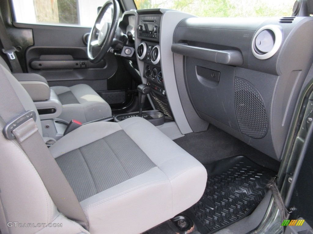 2010 Wrangler Unlimited Sahara 4x4 - Natural Green Pearl / Dark Slate Gray/Medium Slate Gray photo #23