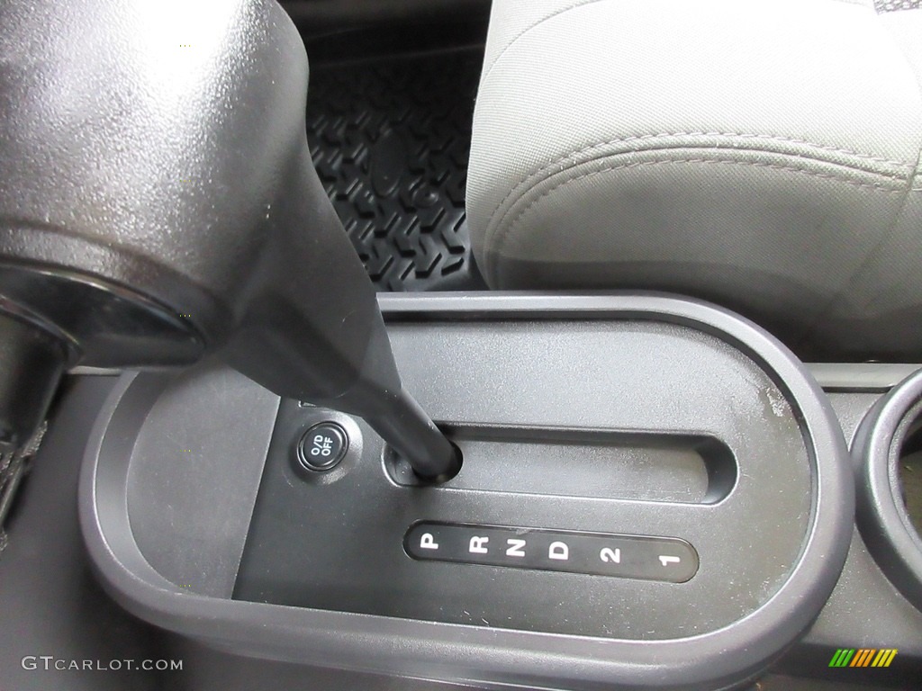 2010 Wrangler Unlimited Sahara 4x4 - Natural Green Pearl / Dark Slate Gray/Medium Slate Gray photo #31