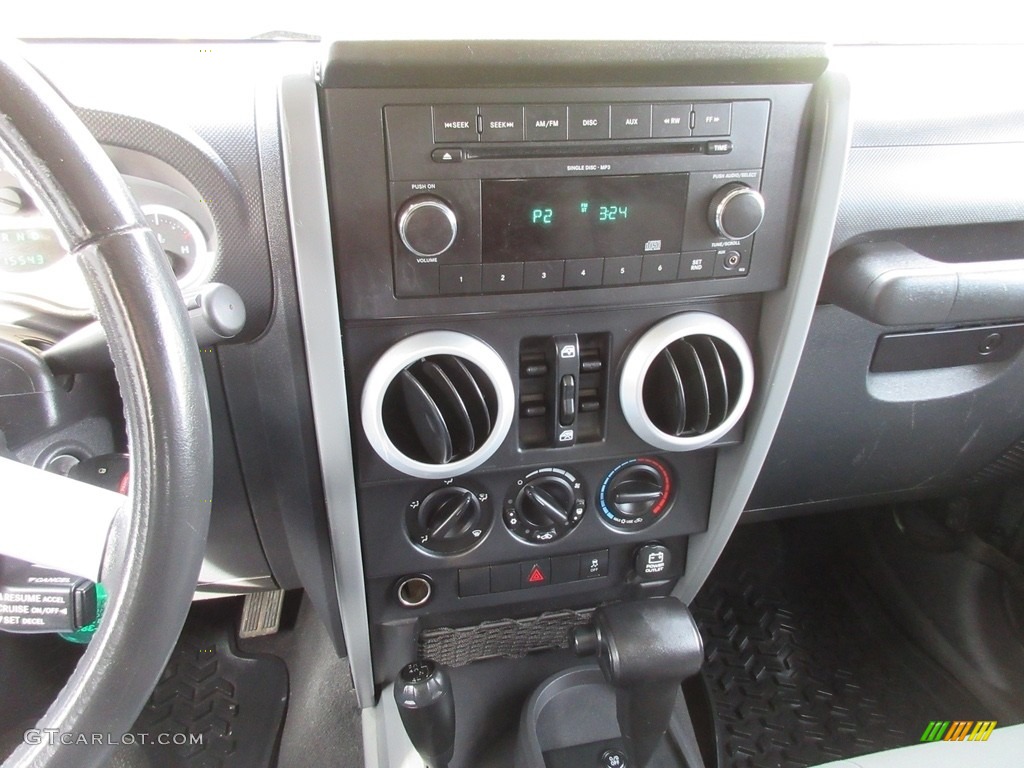 2010 Wrangler Unlimited Sahara 4x4 - Natural Green Pearl / Dark Slate Gray/Medium Slate Gray photo #33