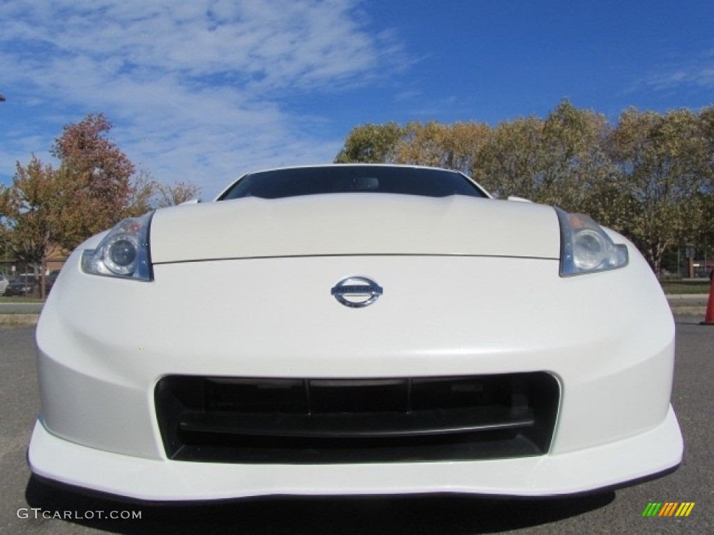 2011 370Z NISMO Coupe - Pearl White / NISMO Black/Red photo #4