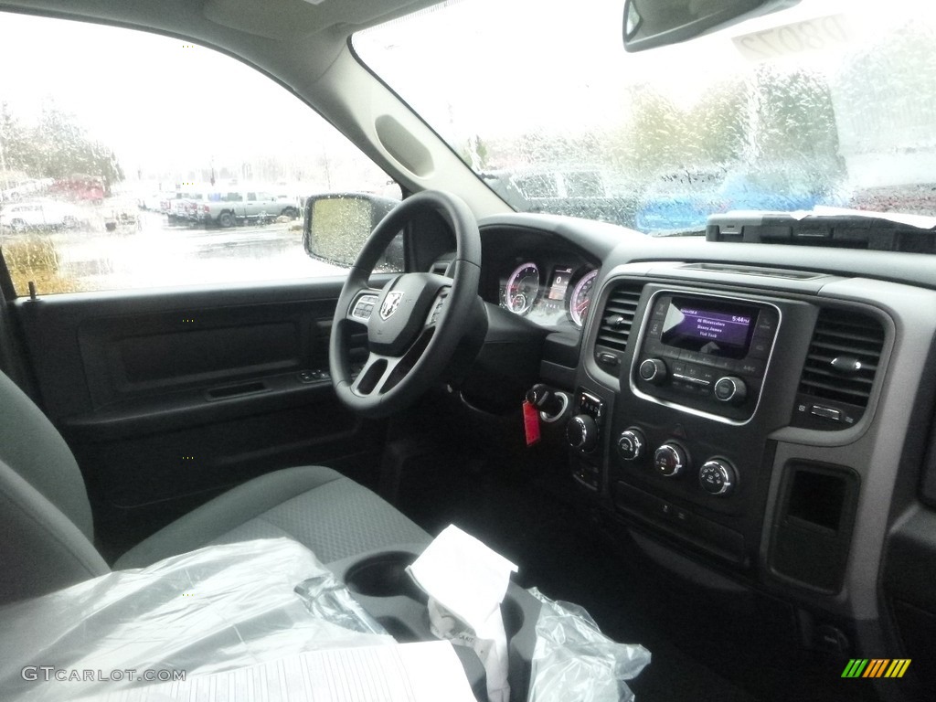 2018 1500 Express Quad Cab 4x4 - Bright White / Black/Diesel Gray photo #11