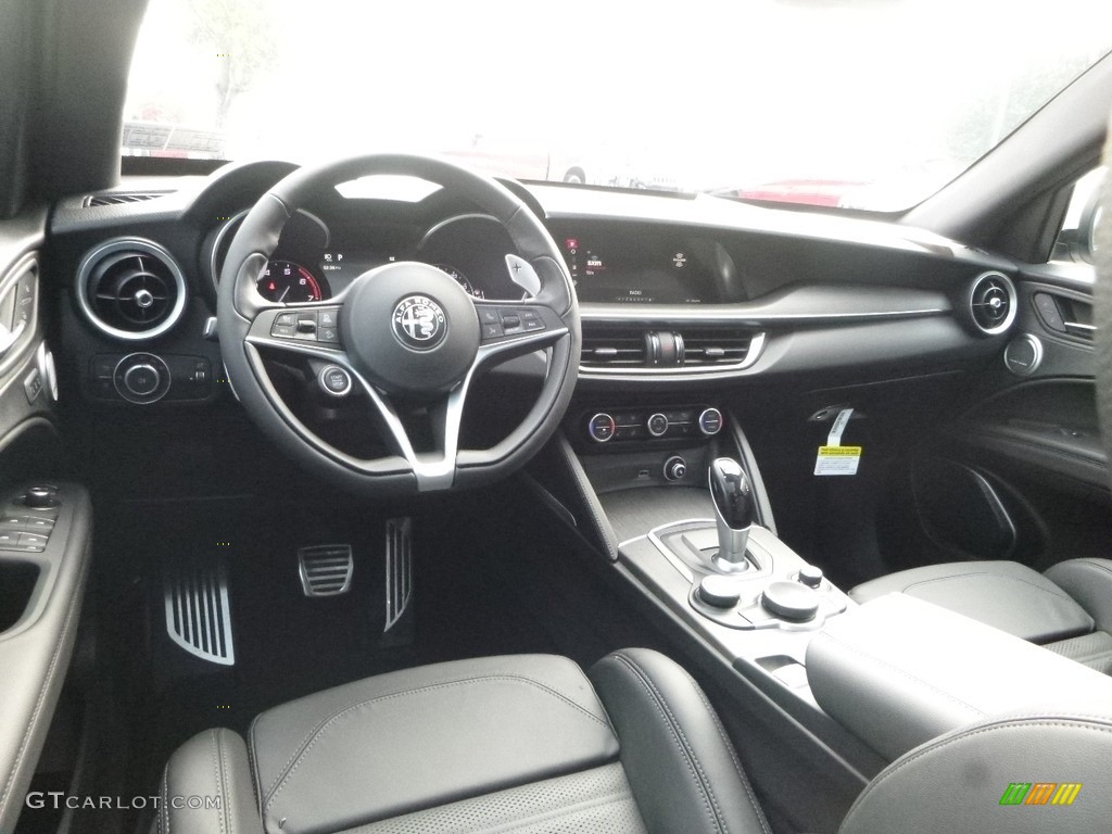 Black/Black Interior 2018 Alfa Romeo Stelvio Ti AWD Photo #123621919