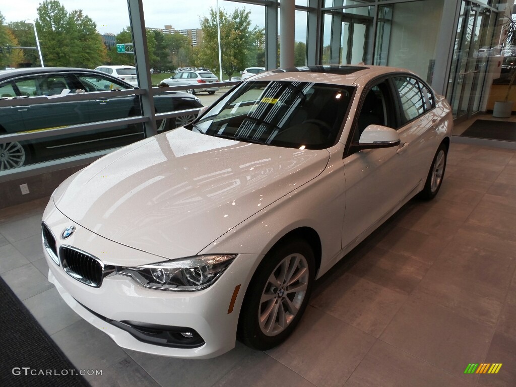 2018 3 Series 320i xDrive Sedan - Alpine White / Black photo #3