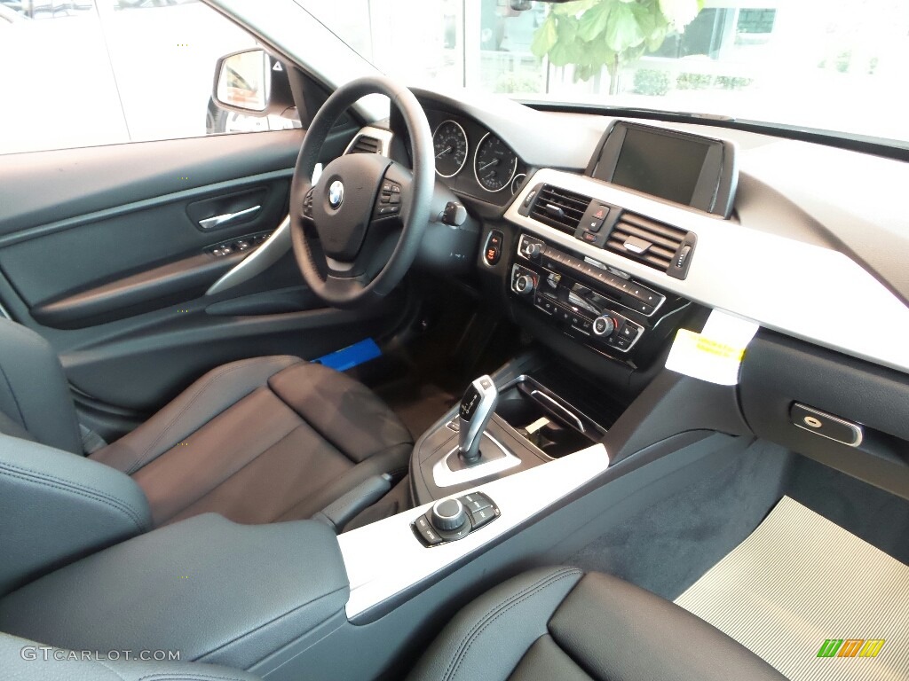 2018 3 Series 320i xDrive Sedan - Alpine White / Black photo #5