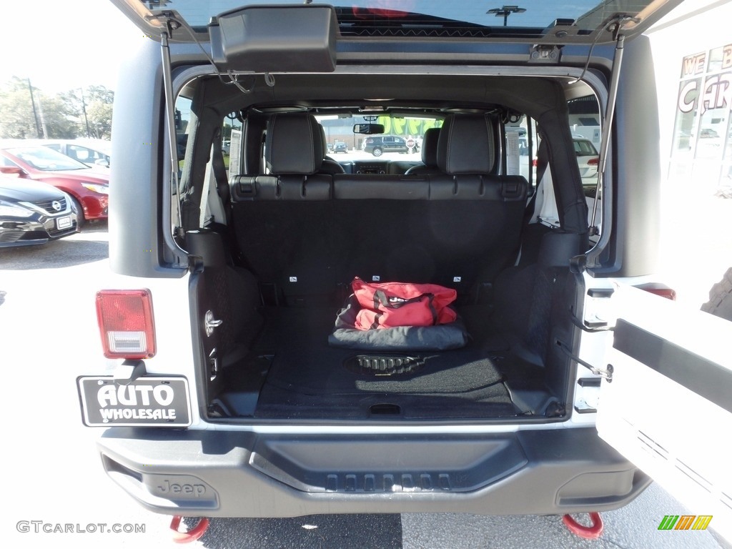 2017 Wrangler Unlimited Rubicon 4x4 - Bright White / Black photo #5