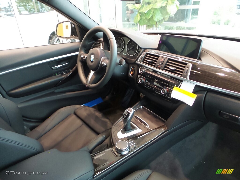 2018 3 Series 330i xDrive Sedan - Alpine White / Black photo #5