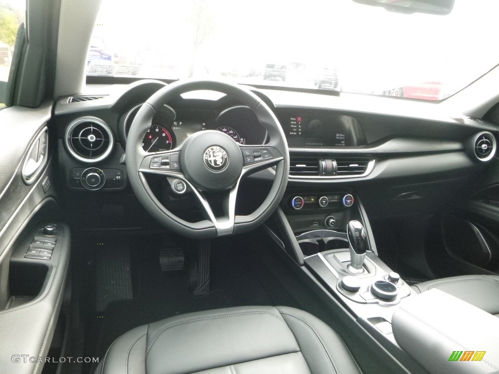 Black/Black Interior 2018 Alfa Romeo Stelvio AWD Photo #123624907