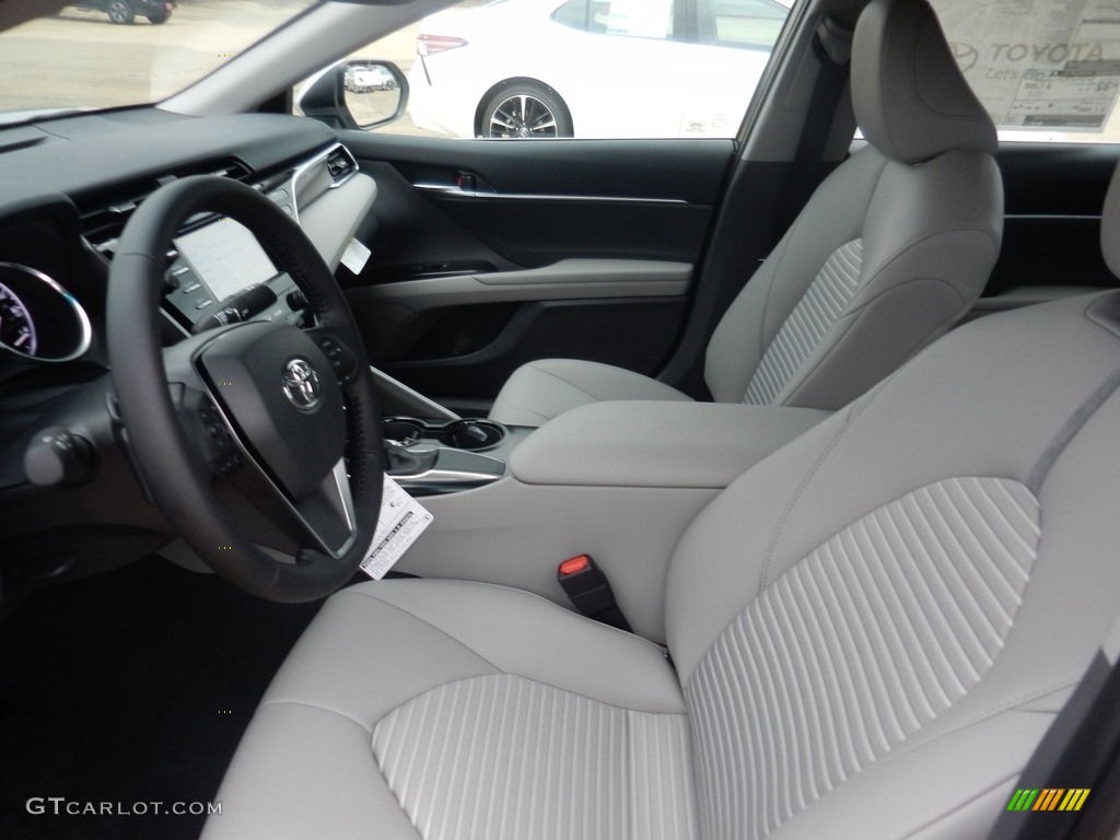 2018 Camry SE - Celestial Silver Metallic / Ash photo #3