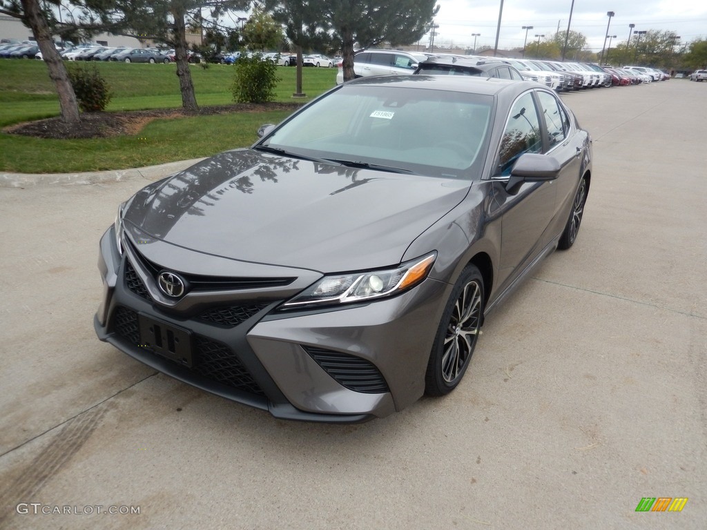 2018 Camry SE - Predawn Gray Mica / Black photo #1