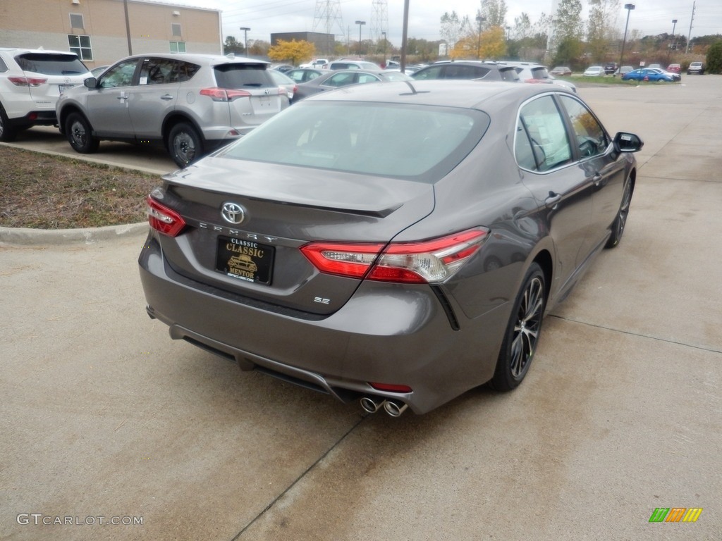 2018 Camry SE - Predawn Gray Mica / Black photo #2