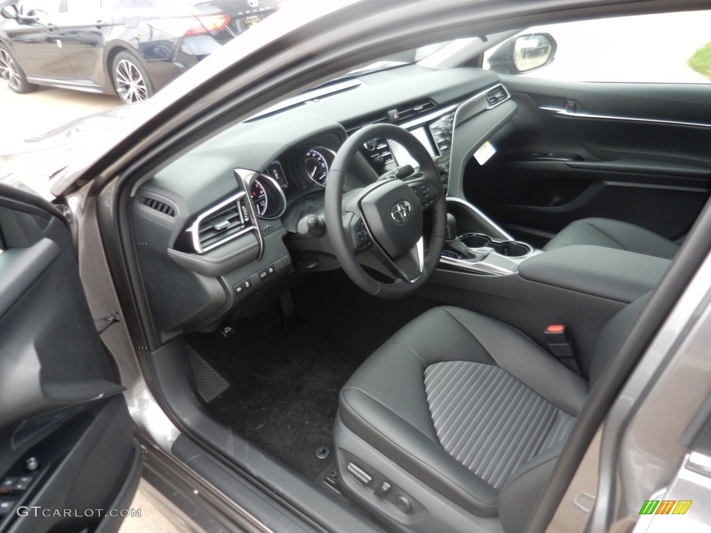 2018 Camry SE - Predawn Gray Mica / Black photo #3