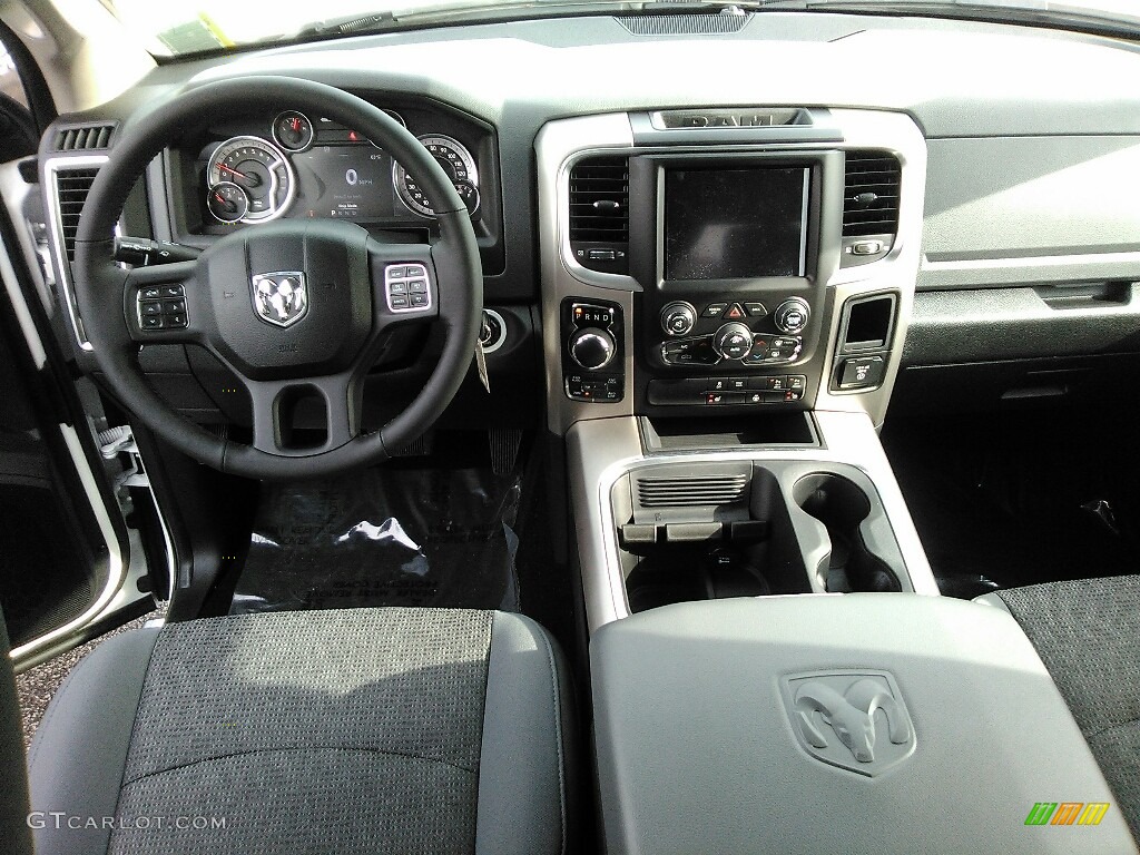 2018 1500 Big Horn Crew Cab 4x4 - Bright White / Black/Diesel Gray photo #7