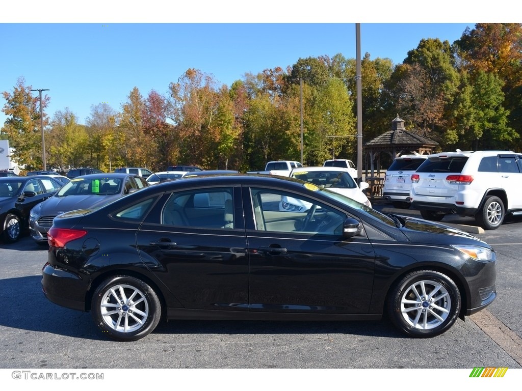 2015 Focus SE Sedan - Tuxedo Black Metallic / Medium Light Stone photo #2