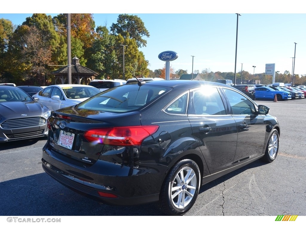 2015 Focus SE Sedan - Tuxedo Black Metallic / Medium Light Stone photo #3