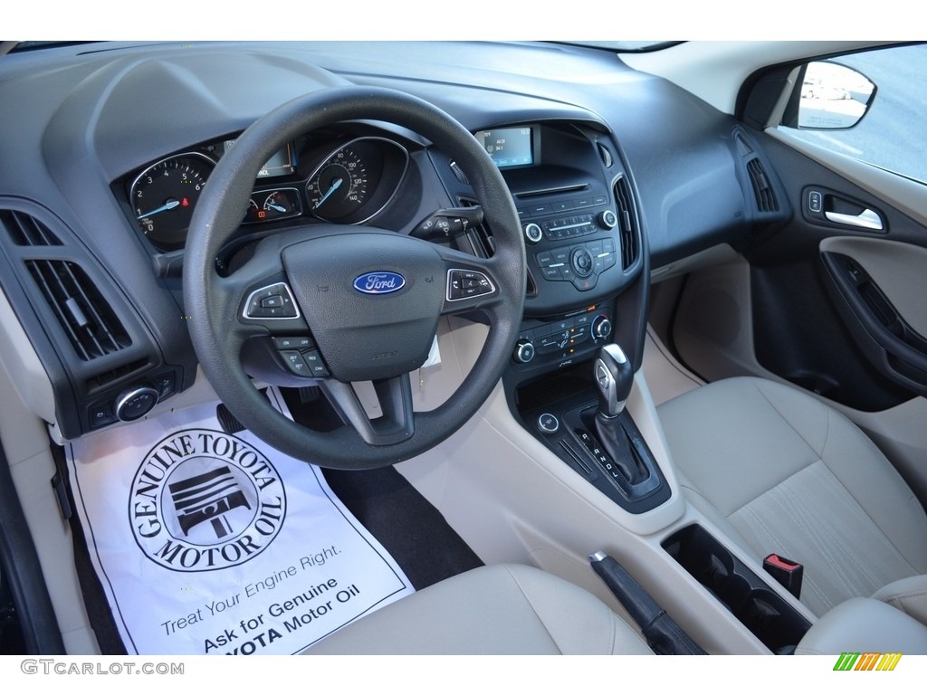 2015 Focus SE Sedan - Tuxedo Black Metallic / Medium Light Stone photo #10