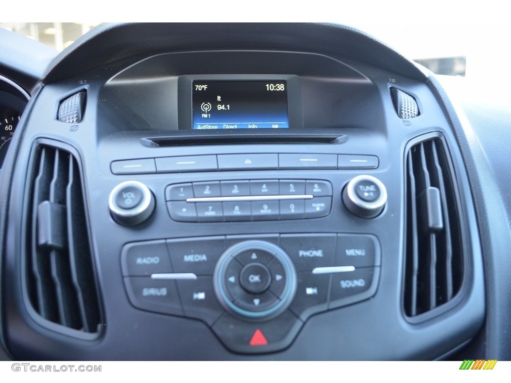 2015 Focus SE Sedan - Tuxedo Black Metallic / Medium Light Stone photo #16