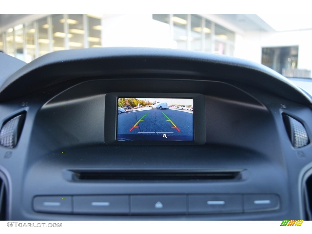 2015 Focus SE Sedan - Tuxedo Black Metallic / Medium Light Stone photo #18